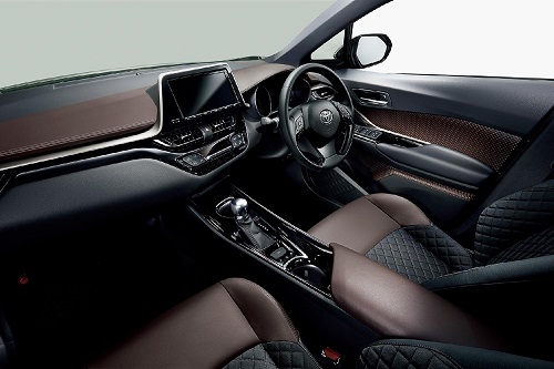 C-HRの居住性や積載能力は?スタイリッシュで人気のコンパクトSUVの実力に迫る!