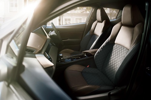 C-HRの居住性や積載能力は?スタイリッシュで人気のコンパクトSUVの実力に迫る!