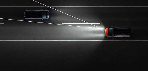 前方は、「インテリジェント エマージェンシーブレーキ」(被害軽減ブレーキ)に従来の単眼カメラに加えてミリ波レーダーが追加されました