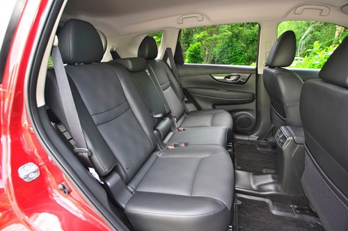 ハイブリッド車は5人乗りだけ②