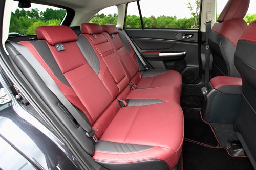 意外や快適な室内と抜群の積載能力②