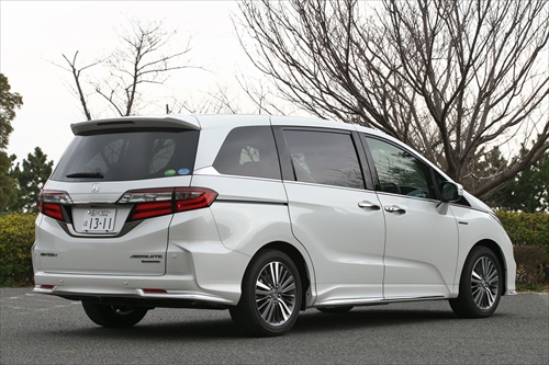 少し長くて、広くて、そして低いプロポーション