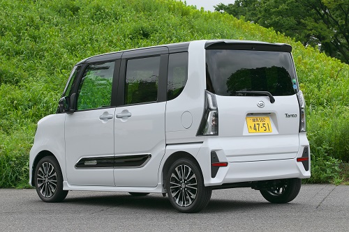 新シャシーを採用、標準車とカスタムの2本立ては変わらず2