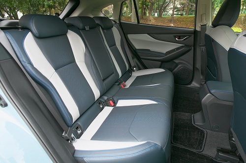 組み合わされるトランスミッションはリニアトロニックと呼ばれるCVT3