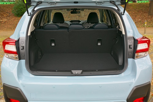 組み合わされるトランスミッションはリニアトロニックと呼ばれるCVT4