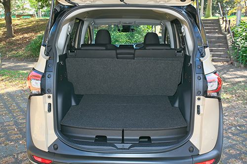 フリード+に対抗して2列シート仕様を追加