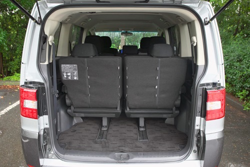 セカンドシートを片側だけチップアップ&スライド