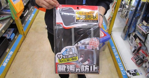 元気なお子さんのキック攻撃も平気、キックガード!