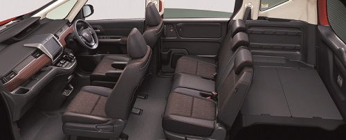 フリード+は従来通り5人乗りのみの設定です