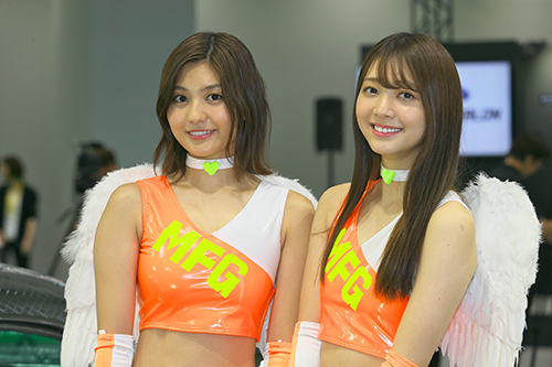 オートサロン(左林ゆめ右山口はのん)