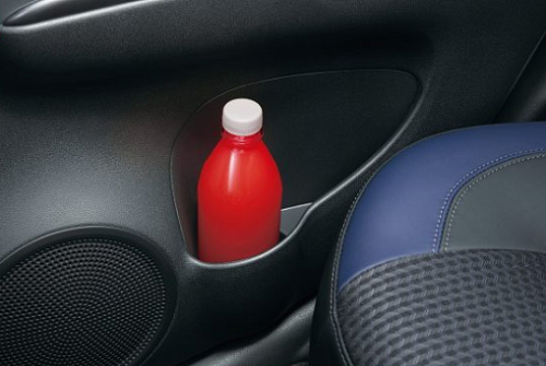 リヤドアポケット(「e-POWER S」以外に標準装備)