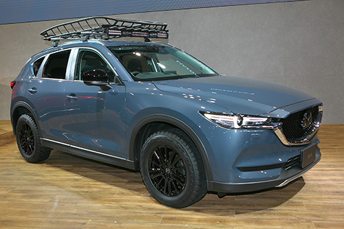 新型レヴォーグのスポーツバージョンを披露したスバル、アウトドア&レーシーだったマツダ2