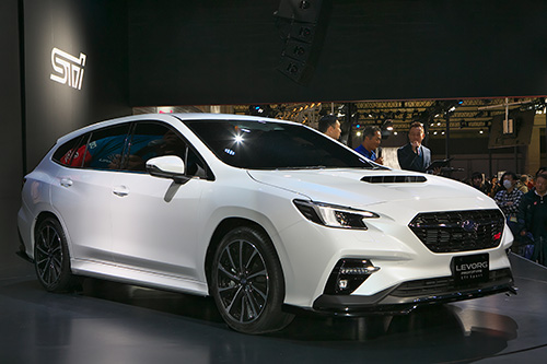 新型レヴォーグのスポーツバージョンを披露したスバル、アウトドア&レーシーだったマツダ1