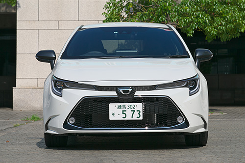 3ナンバーサイズとなったものの国内向けは幅を抑えた