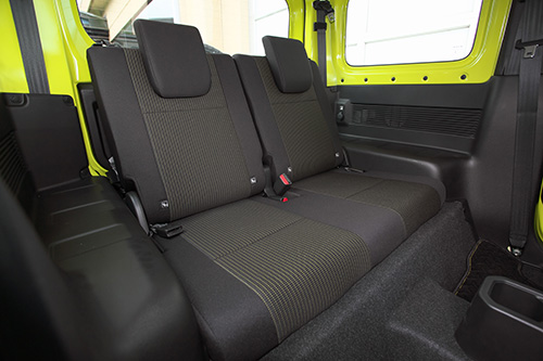 道具感にあふれるインテリアは大人2名であれば趣味に使える3