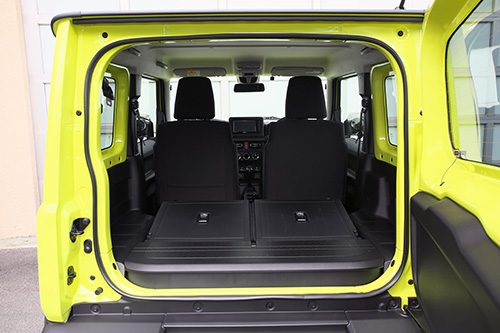 道具感にあふれるインテリアは大人2名であれば趣味に使える5