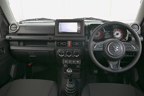 道具感にあふれるインテリアは大人2名であれば趣味に使える1