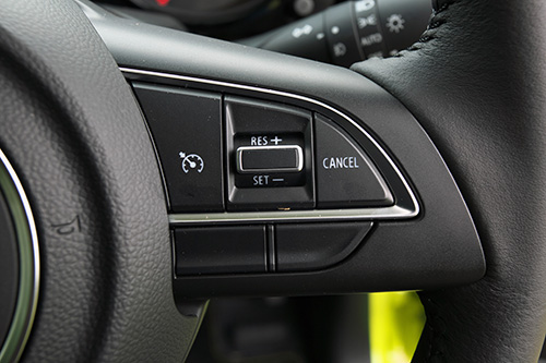 3種類のグレード、エントリーグレード以外は12色から選べる1