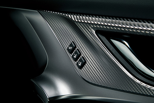 正しい運転姿勢を取るために!「テレスコピックステアリング」と「メモリ機能付き電動シート」4