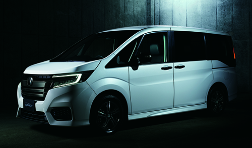 街で見かけることの多いステップワゴンだからこそ、カラーには個性を!