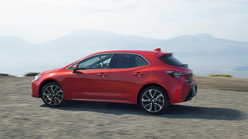 走りのイメージが強いトヨタカロータスポーツには個性的なカラーを!