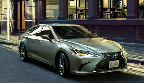 2位 「レクサスES」 グローバル高級セダンの実力派