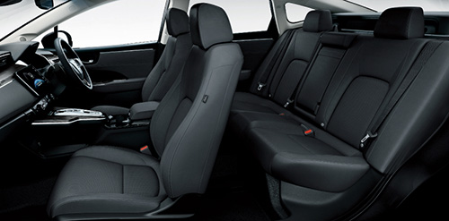 「ホンダクラリティPHEV」 未来的なスタイルとPHEVは魅力だがセダンとしては中途半端3