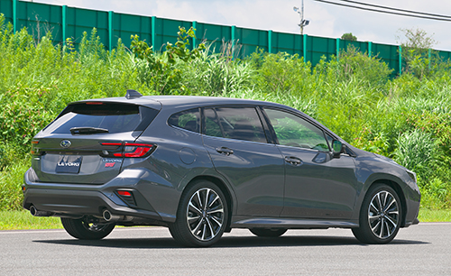 2代目は室内空間を拡大、足回りやエンジンも刷新1