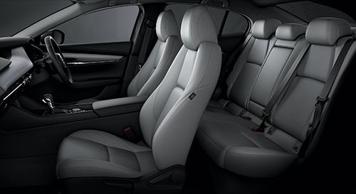 2位 「マツダ3セダン」 個性的で美しいスタイルとディーゼルの走りが魅力4