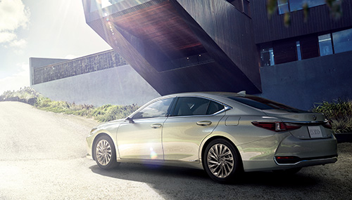 2位 「レクサスES」 グローバル高級セダンの実力派2