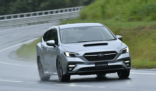 スムーズで静粛性の高い新型1.8Lターボエンジン1