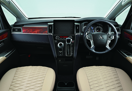 2位 「三菱デリカD:5」 唯一無二のミニバンSUV、すばらしいディーゼルと8AT4