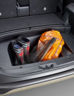 シエンタの荷室の収納3