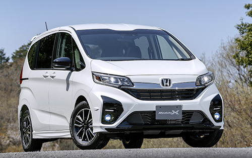 1位 「ホンダフリード」 走りと実用性を両立したコンパクトミニバン2