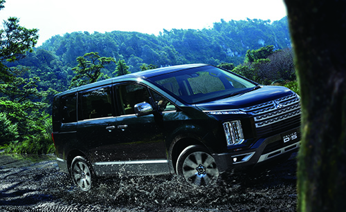 3位「三菱デリカD:5」直線基調のクールな雰囲気が他車と一線を画す2