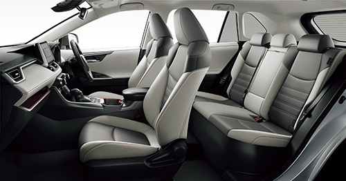 1位「トヨタRAV4」いかにもアウトドアなスタイル、使いやすさに上質さも加わったインテリア3