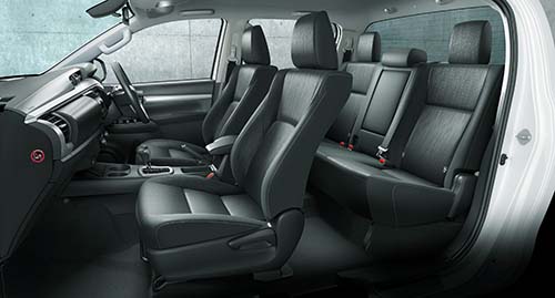 2位「トヨタハイラックス」4ドア+荷台、アメリカンなピックアップならコレ一択3