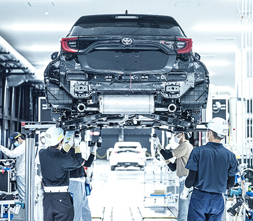 エンジンも4WDも工場すらも専用品！2