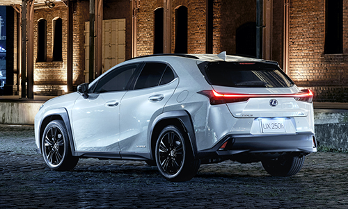 5位「レクサスUX」都会派のスタイリッシュさ、さすがレクサスなインテリア2