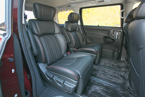 豪華な2列目の快適性には意外な落とし穴が2