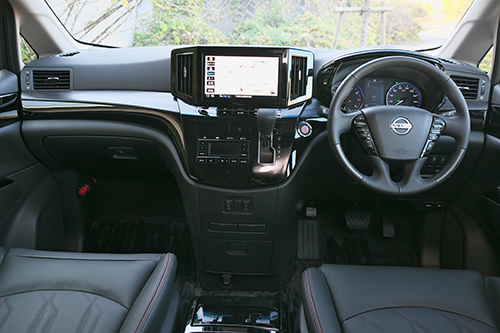 2トーンカラーのボディで低重心をむしろ強調2