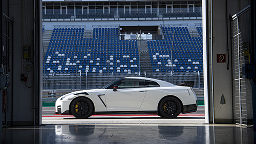 2位「日産GT-R」有無を言わせない王者1