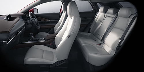 2位「マツダCX−30」練り込まれた美しいスタイル、特に斜め後ろからはスペシャルティカーのよう3