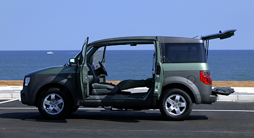 3位「ホンダエレメント」ビーチに似合うアクティブなMPV3