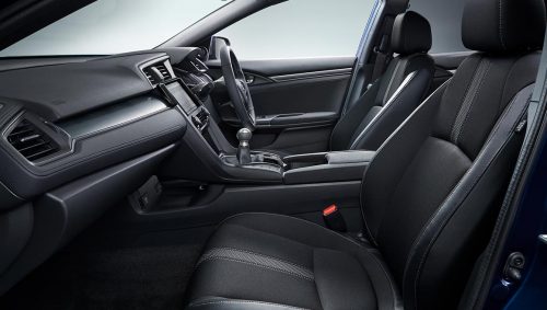 ブラック基調のインテリア