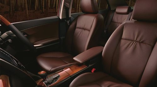 「1.8X“EXパッケージ”」には本革シートの設定もあり