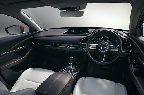 2位「マツダCX−30」この車を乗りこなすオーナーとそのスマートな生活スタイルがかっこいい3