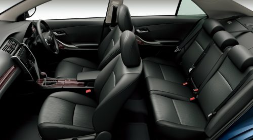 インテリアカラーの選択が可能な「1.5F“Lパッケージ”」:「1.8X“Lパッケージ”」