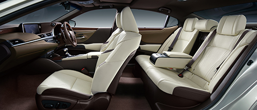 1位「レクサスES」(100点)プレミアムブランドに相応しいしっとりとした乗り味3