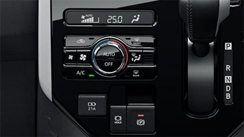 ブルーとシルバー加飾がブラックのインテリアに映える「カスタムG」:「カスタムG-T」2